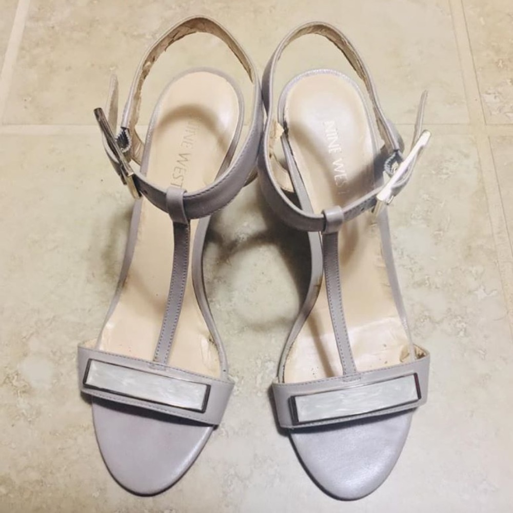 ⭐️Nine West t-strap gray heel 6.5